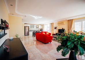 Большой пентхаус с видом на море и горы