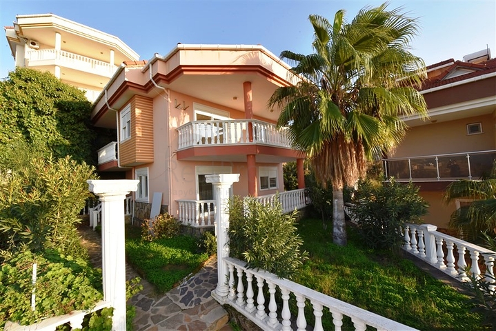 Двухэтажная вилла планировки 3+2