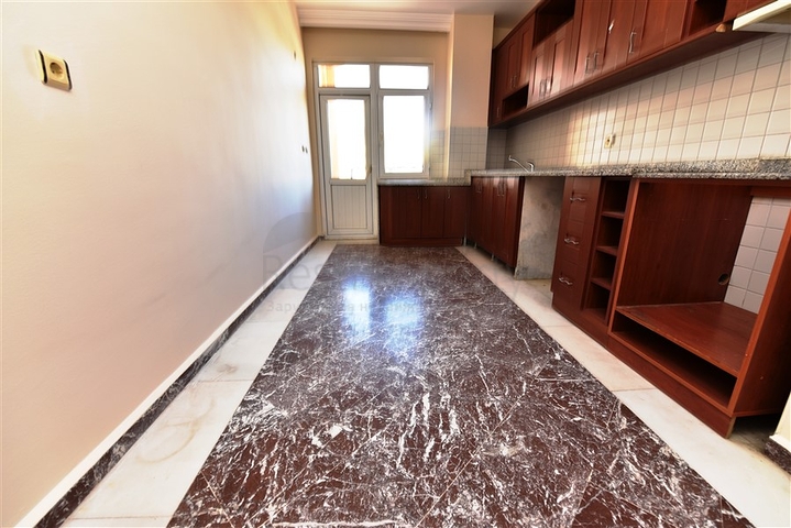 Квартиры и торговое помещение в районе Джикджилли