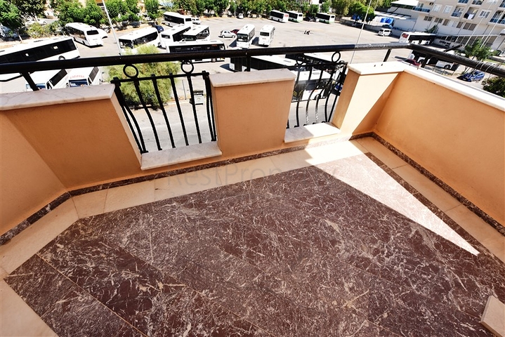 Квартиры и торговое помещение в районе Джикджилли