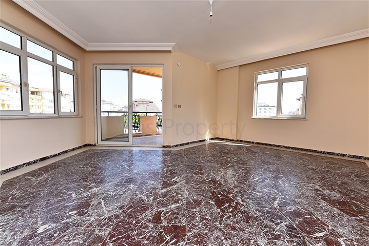 Квартиры и торговое помещение в районе Джикджилли