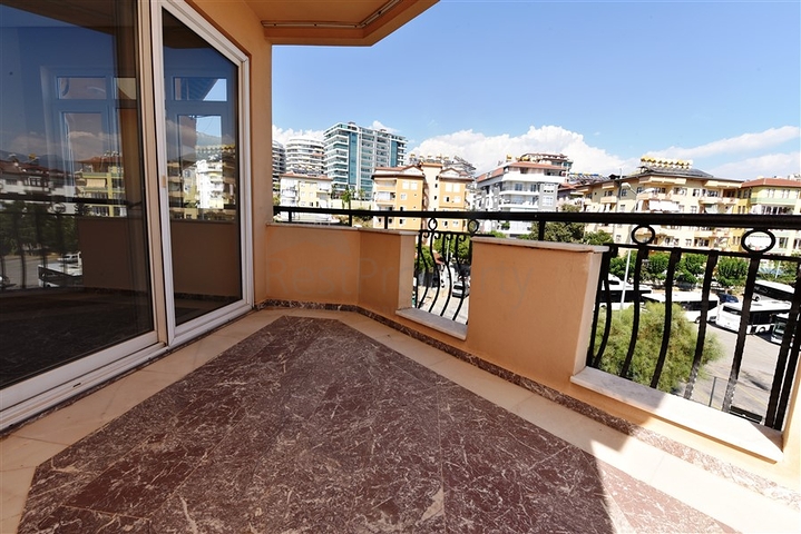 Квартиры и торговое помещение в районе Джикджилли