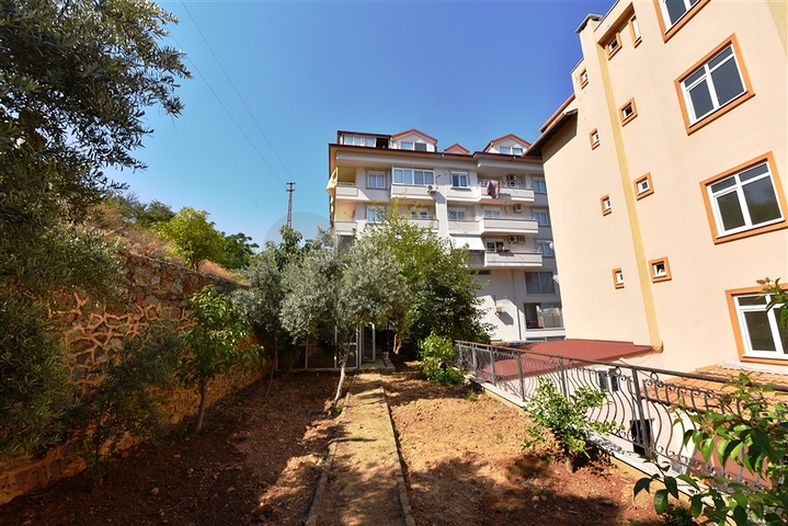 Квартиры и торговое помещение в районе Джикджилли