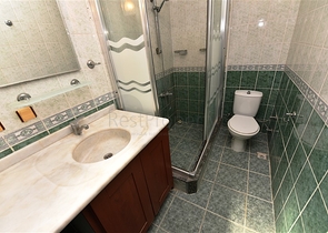 Квартиры и торговое помещение в районе Джикджилли