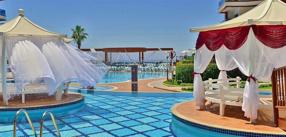 Квартира планировки 3+1 с мебелью в Махмутларе