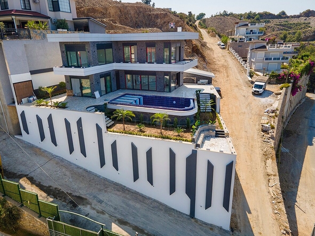 Отдельностоящая вилла с видом на море