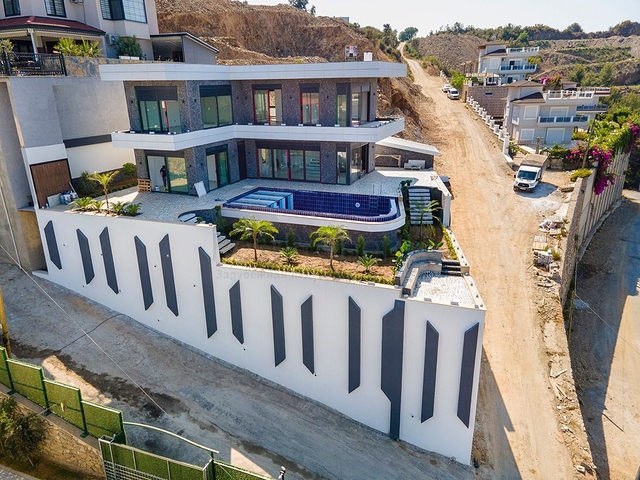 Отдельностоящая вилла с видом на море