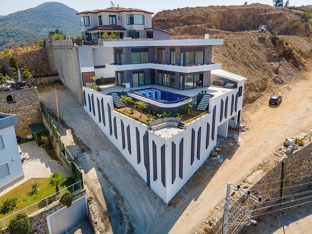 Отдельностоящая вилла с видом на море