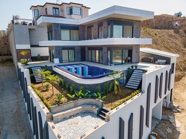 Отдельностоящая вилла с видом на море