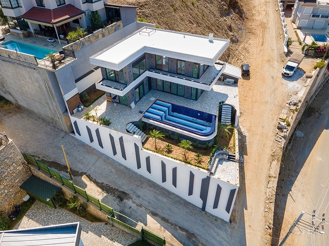 Отдельностоящая вилла с видом на море