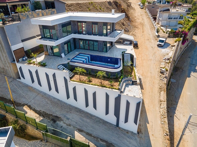 Отдельностоящая вилла с видом на море