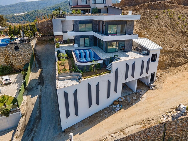 Отдельностоящая вилла с видом на море