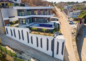 Отдельностоящая вилла с видом на море