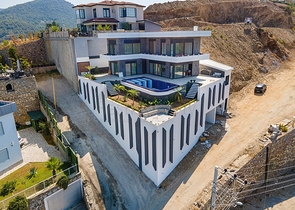 Отдельностоящая вилла с видом на море