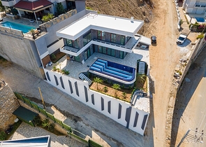 Отдельностоящая вилла с видом на море