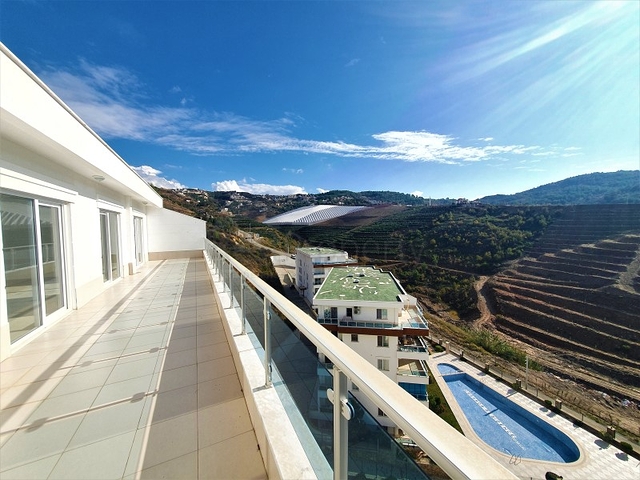 Пентхаус с видом на море в районе Каргыджак