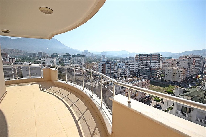 Пентхаус планировки 4+1 в центре Махмутлара