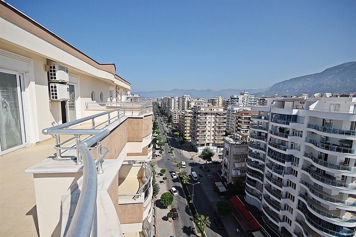 Пентхаус планировки 4+1 в центре Махмутлара