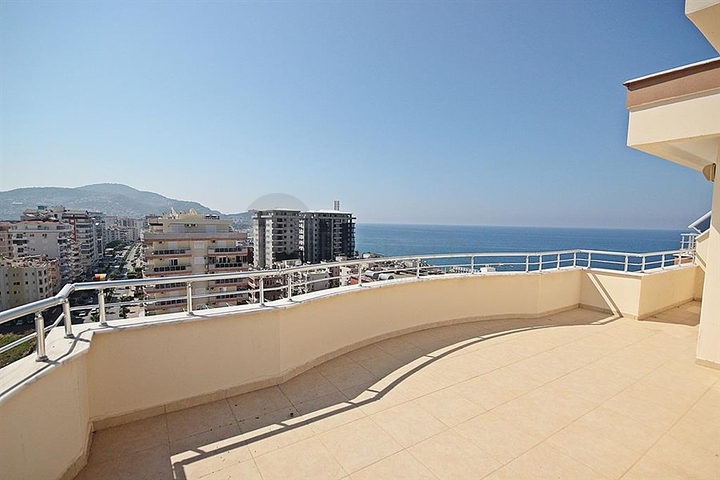 Пентхаус планировки 4+1 в центре Махмутлара