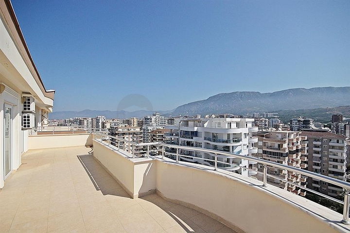 Пентхаус планировки 4+1 в центре Махмутлара