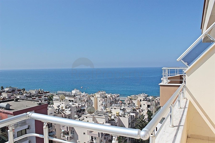 Пентхаус планировки 4+1 в центре Махмутлара