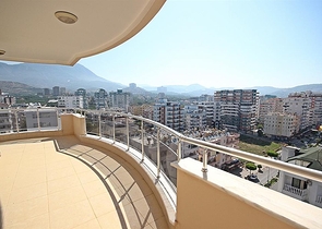 Пентхаус планировки 4+1 в центре Махмутлара