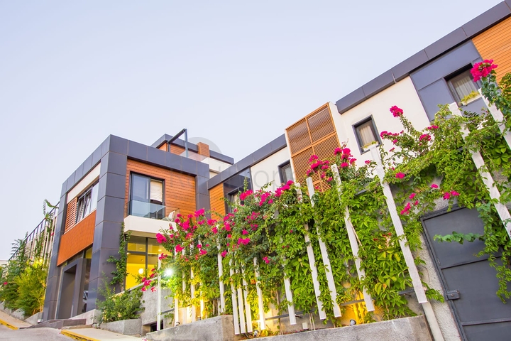 Доступные квартиры в центре Бодрума с видом на Море и город!