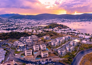 Доступные квартиры в центре Бодрума с видом на Море и город!