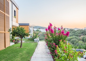 Доступные квартиры в центре Бодрума с видом на Море и город!