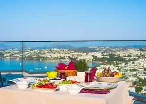 Доступные квартиры в центре Бодрума с видом на Море и город!