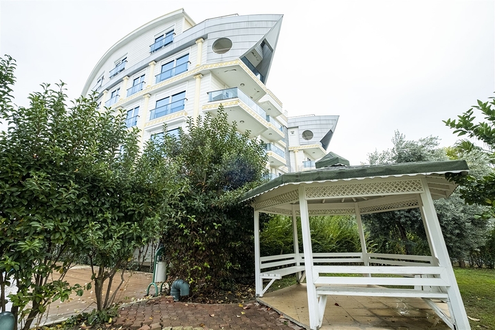 Меблированная квартира 2+1 в комплексе в Лимане Коньяалты