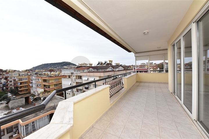 Пентхаус планировки 5+1 в центре Алании