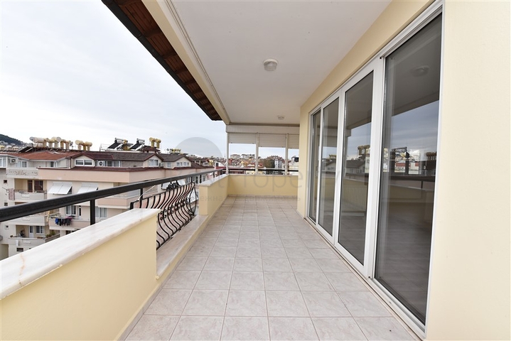 Пентхаус планировки 5+1 в центре Алании