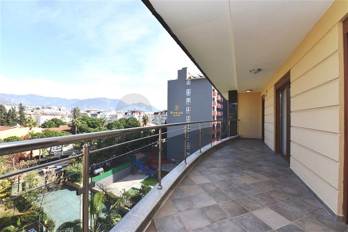 Меблированная квартира планировки 2+1 в центре Алании