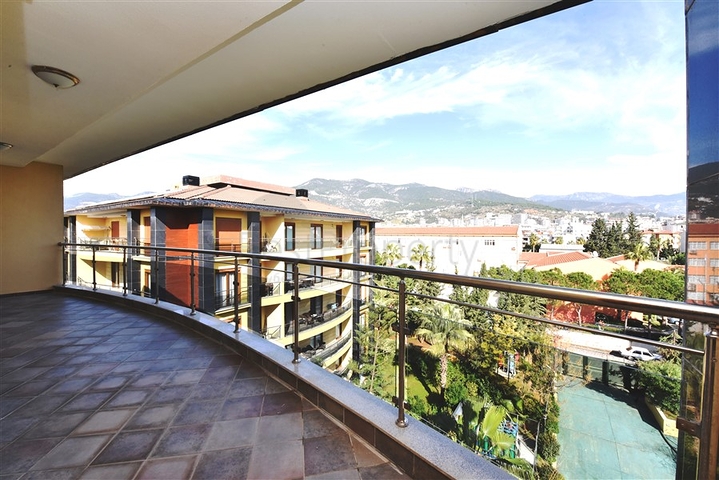 Меблированная квартира планировки 2+1 в центре Алании