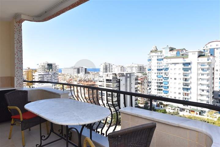 Трехкомнатная квартира с мебелью в Махмутларе