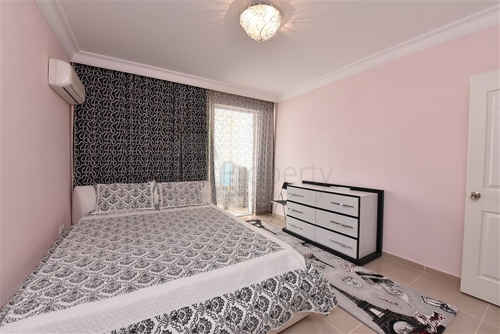 Трехкомнатная квартира с мебелью в Махмутларе