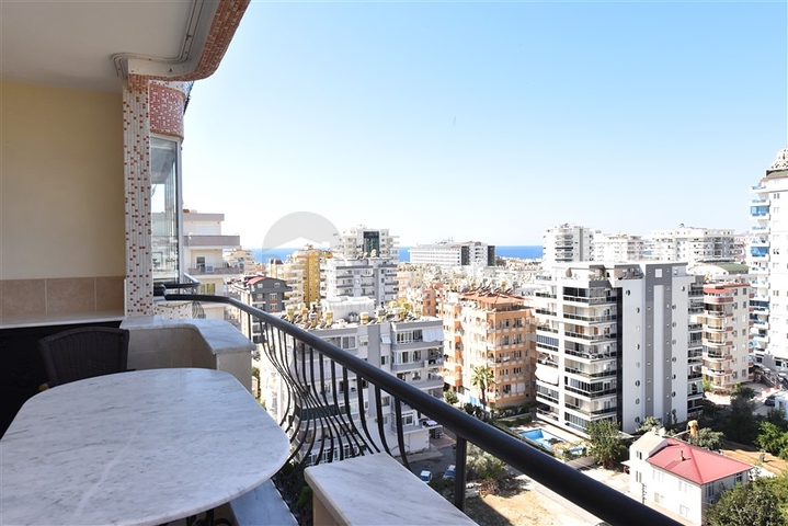 Трехкомнатная квартира с мебелью в Махмутларе