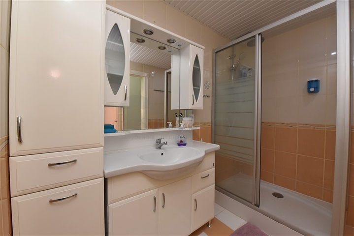 Трехкомнатная квартира с мебелью в Махмутларе