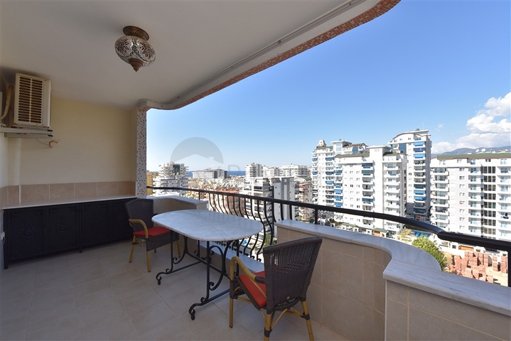 Трехкомнатная квартира с мебелью в Махмутларе