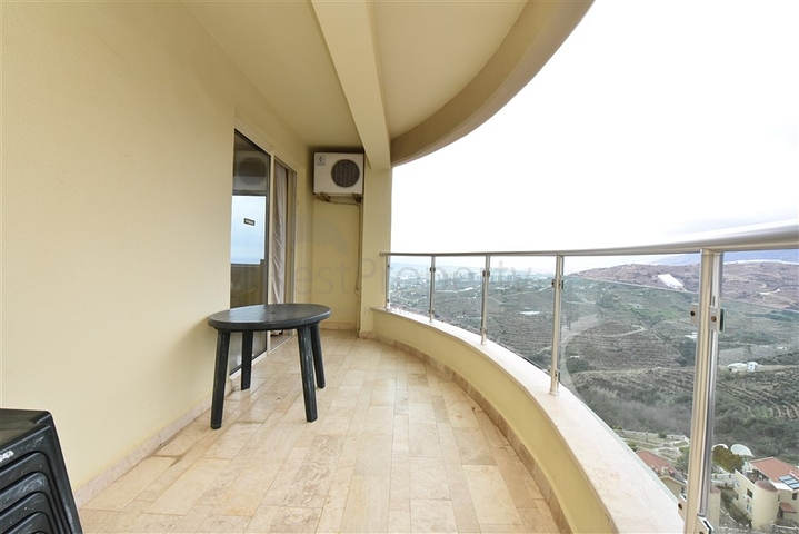 Квартира планировки 3+1 с видом на горы