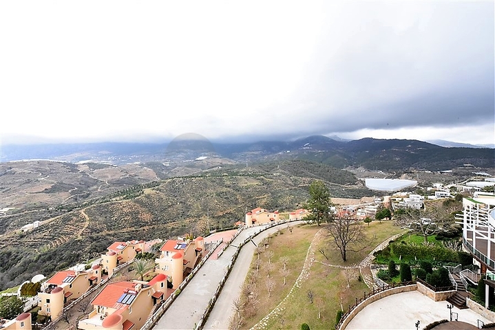 Квартира планировки 3+1 с видом на горы