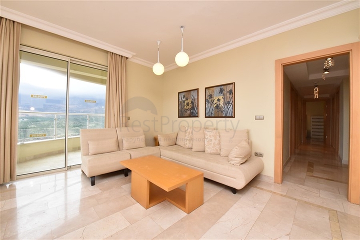 Квартира планировки 3+1 с видом на горы