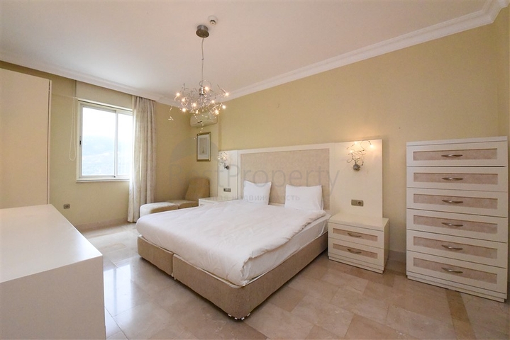 Квартира планировки 3+1 с видом на горы