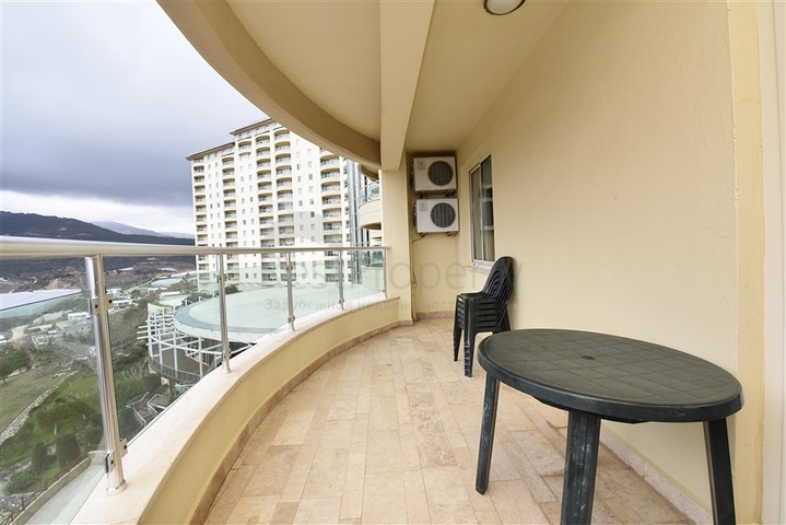 Квартира планировки 3+1 с видом на горы