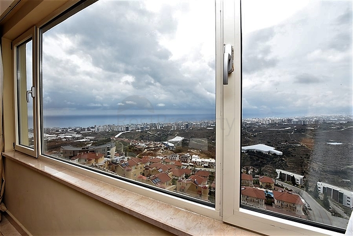 Квартира планировки 3+1 с видом на горы