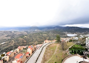 Квартира планировки 3+1 с видом на горы