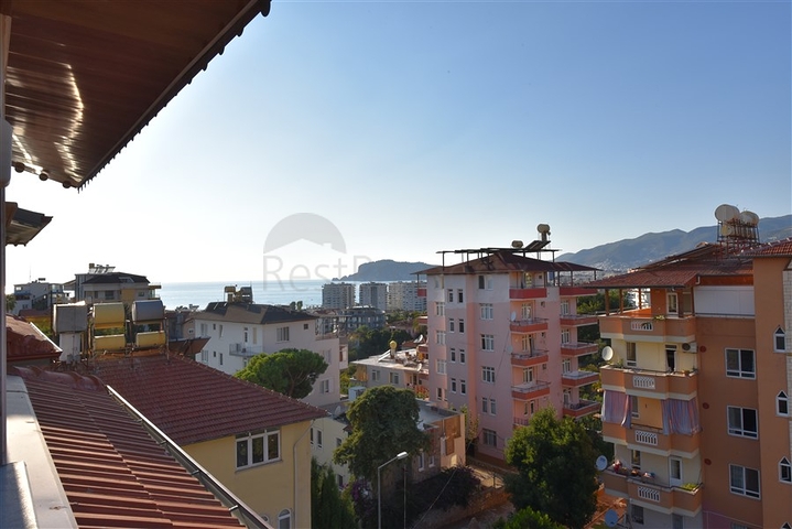 Пентхаус планировки 4+1 с видом на море