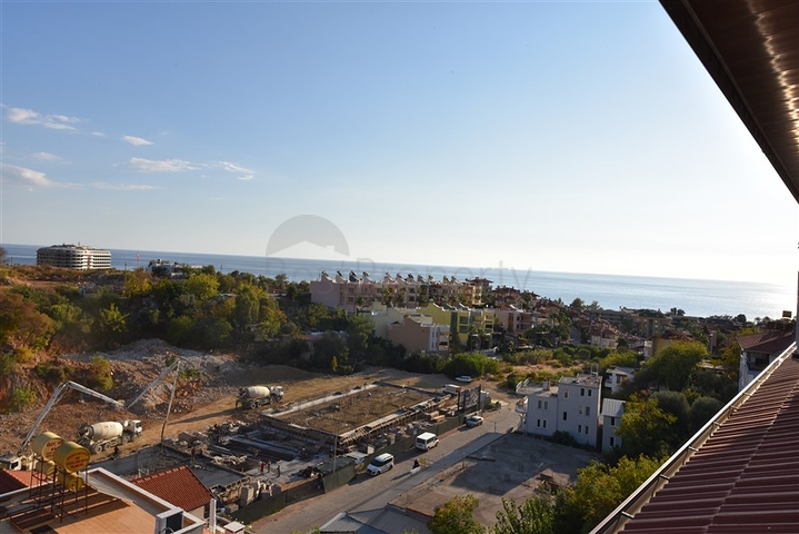 Пентхаус планировки 4+1 с видом на море