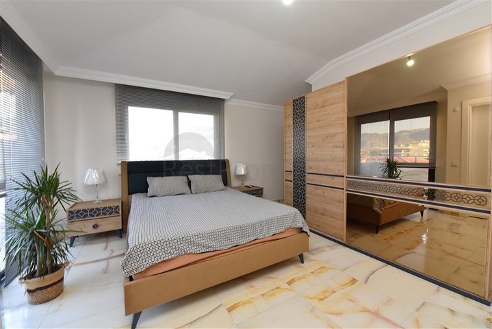 Пентхаус планировки 4+1 с видом на море